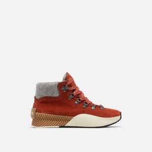 SOREL • WOMEN'S OUT N ABOUT™ III CONQUEST BOOT • Size 6 • warp red
